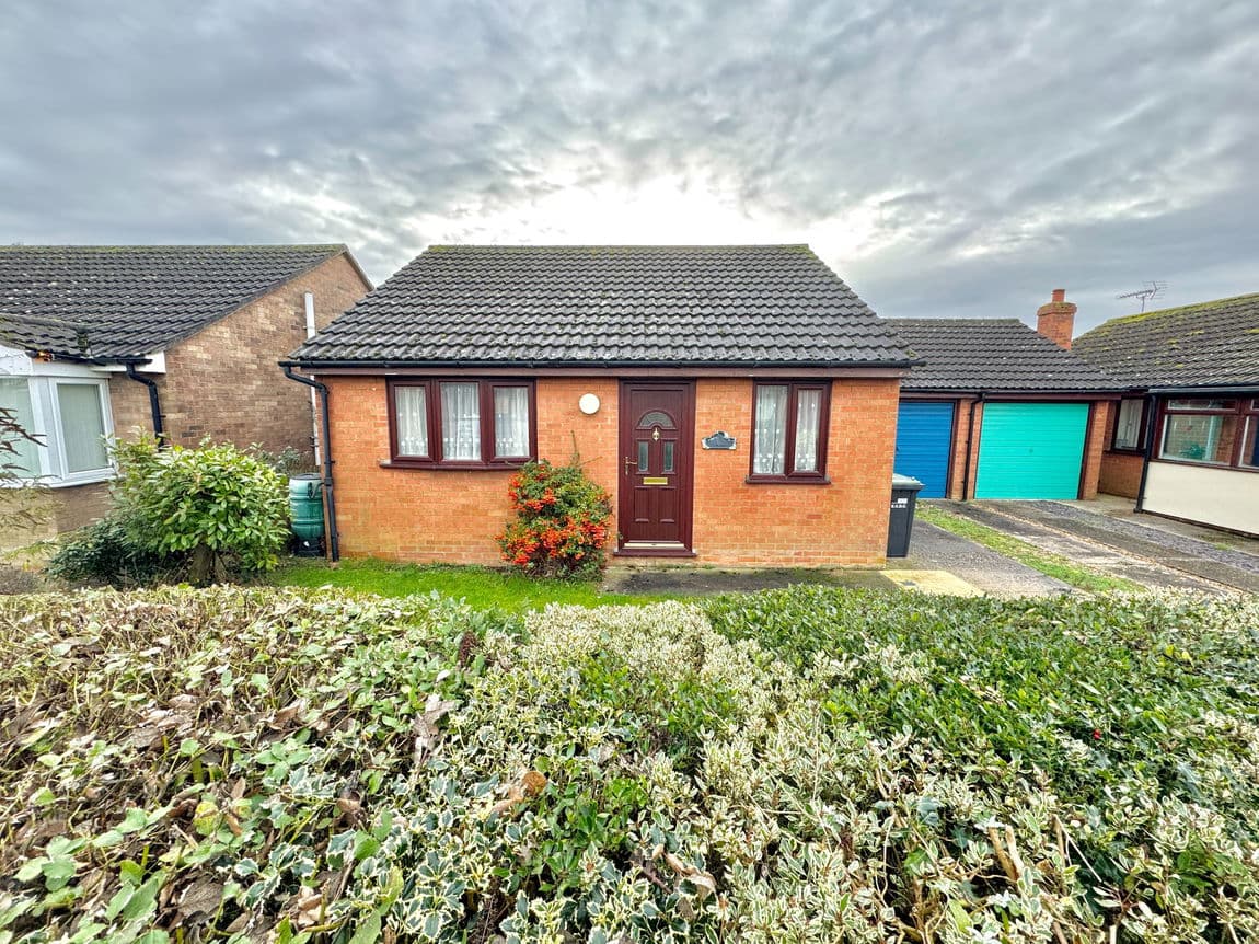 Lester Drive, Haddenham, Cambridgeshire, CB6 3UW